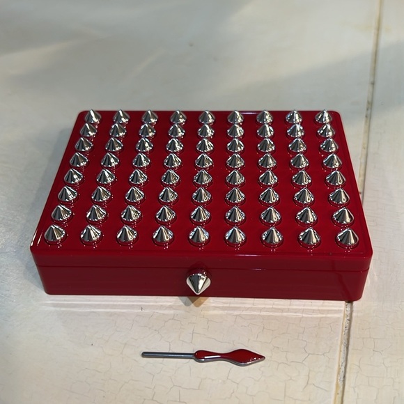 Red Studded Abracadabra La Palette Louboutin Refillable Makeup case with Key - Picture 6 of 6